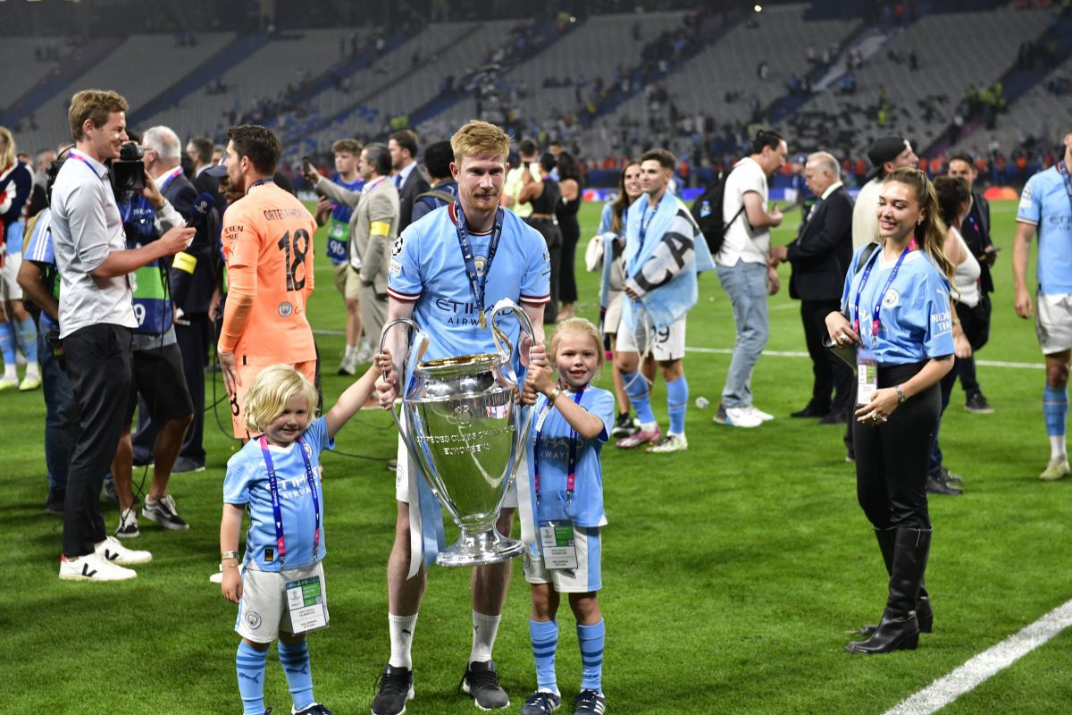 Fotbaliștii lui Manchester City au sărbătorit alături de soții sau iubite succesul în Champions League