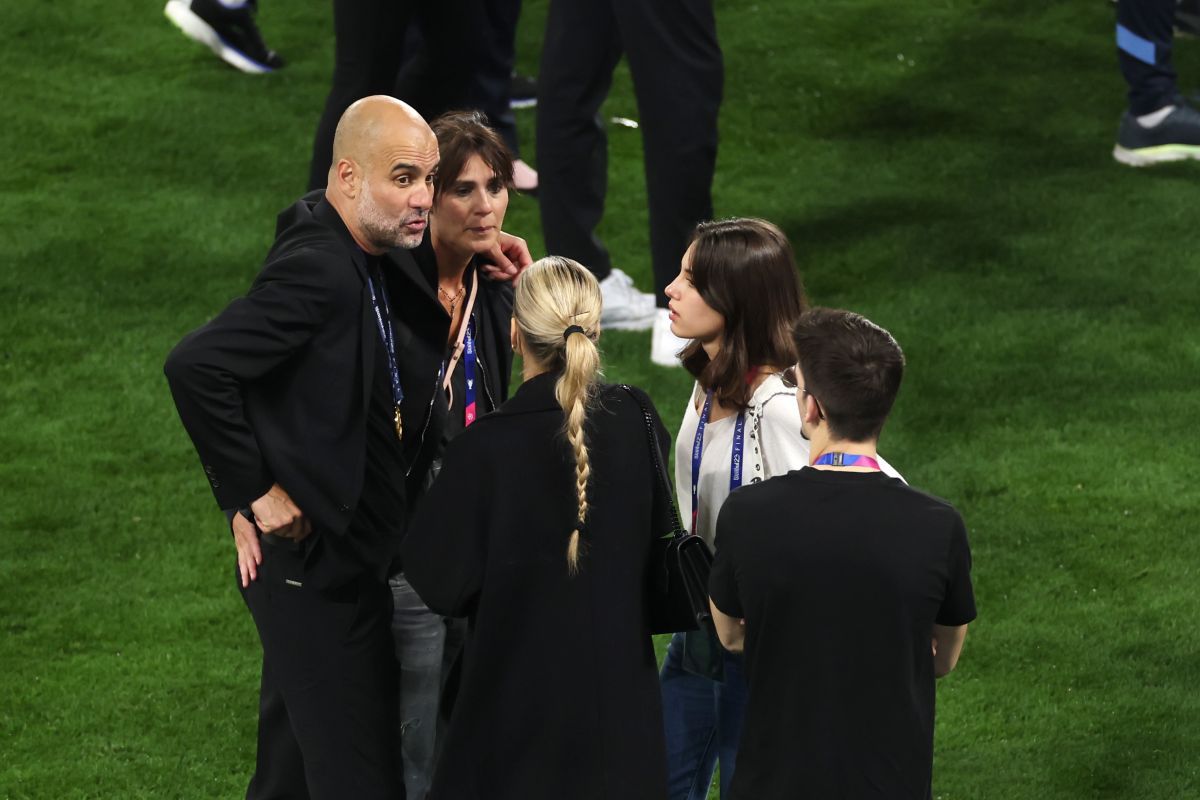 Fotbaliștii lui Manchester City au sărbătorit alături de soții sau iubite succesul în Champions League