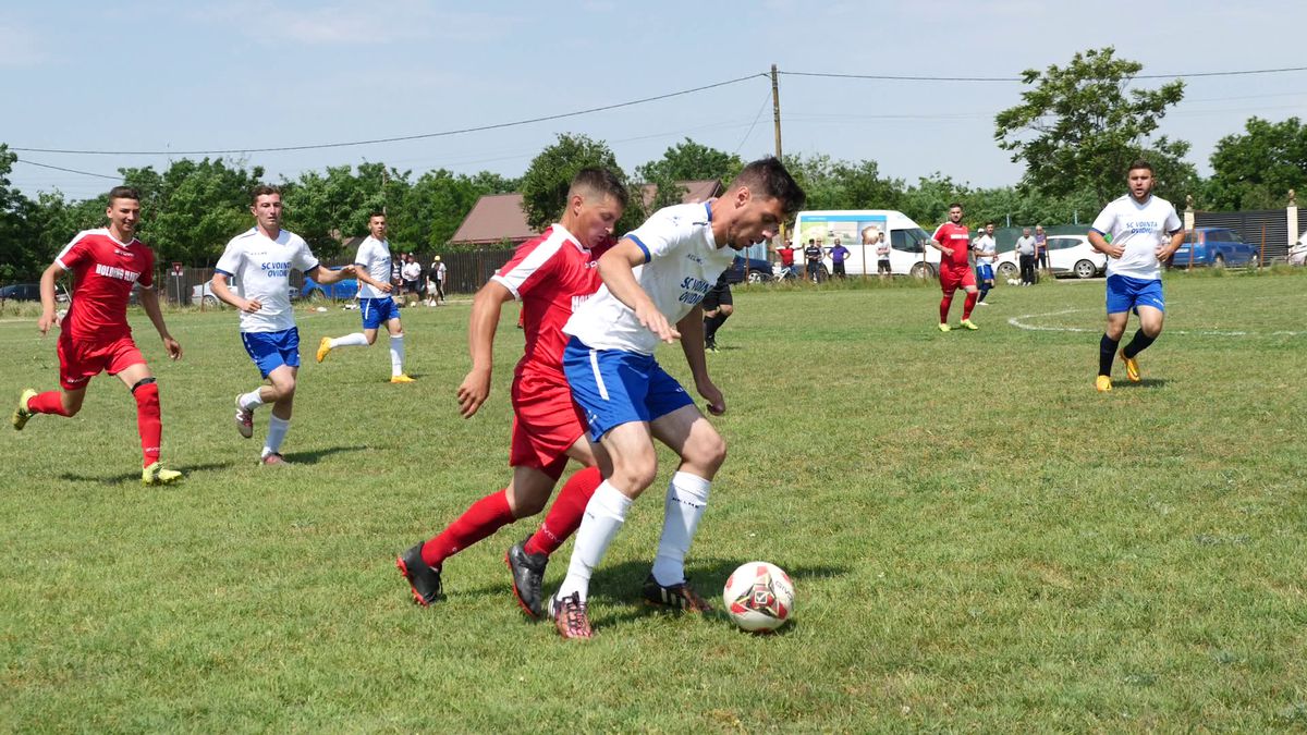 Netflix ar da lovitura la Plumbuita, în Călărași » „Stricau terenul când treceau cu morții! O luau pe gazon ca să scurteze drumul până la cimitir”