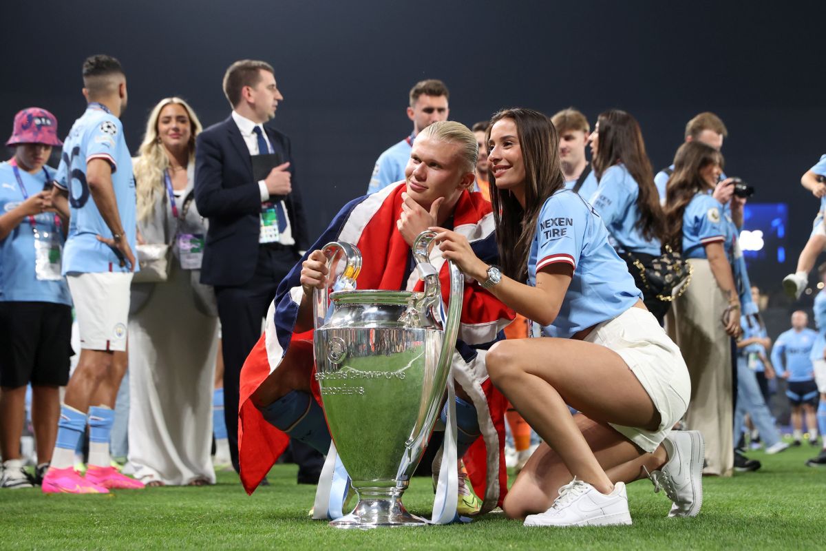 Fotbaliștii lui Manchester City au sărbătorit alături de soții sau iubite succesul în Champions League