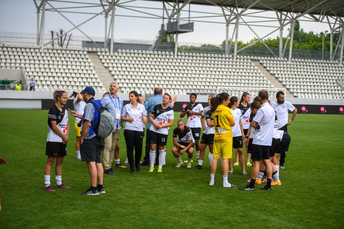 Scandal monstru și bătaie generală pe teren la finala Cupei României la fotbal feminin + Acuzații grave: „Am fost amenințată de omul de la pază”