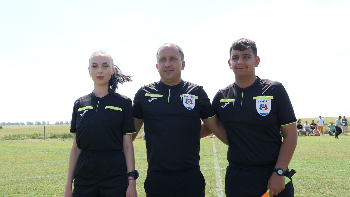 Netflix ar da lovitura la Plumbuita, în Călărași » „Stricau terenul când treceau cu morții! O luau pe gazon ca să scurteze drumul până la cimitir”