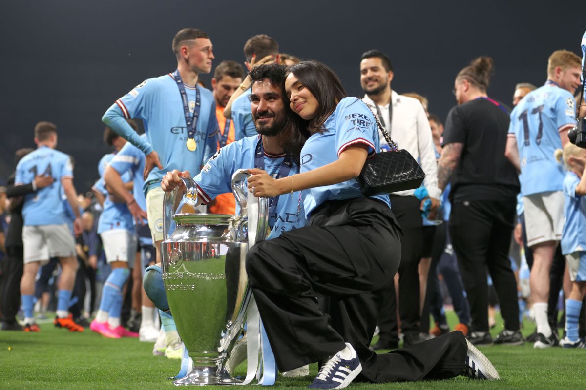 Fotbaliștii lui Manchester City au sărbătorit alături de soții sau iubite succesul în Champions League