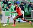 Debutul la Saint-Etienne, vs Rennes. Aici, în duel cu Ramy Bensebaini