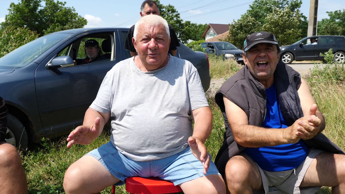 Netflix ar da lovitura la Plumbuita, în Călărași » „Stricau terenul când treceau cu morții! O luau pe gazon ca să scurteze drumul până la cimitir”