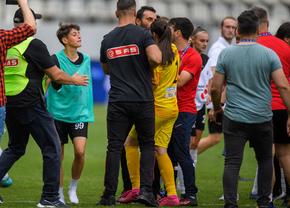 Scandal monstru și bătaie generală pe teren la finala Cupei României la fotbal feminin + Acuzații grave: „Am fost amenințată de omul de la pază”