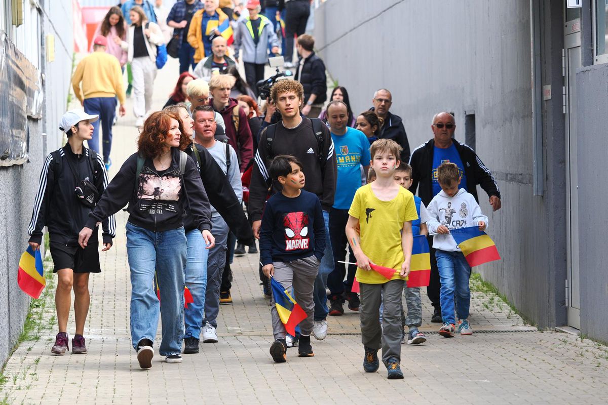 Nu l-a văzut pe Hagi jucând, dar îi poartă tricoul » A chiulit de la facultate pentru antrenamentul României: „Orice pentru națională!”