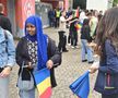O tânără cu hijab a venit să susțină naționala României, fluturând veselă steagul tricolor. Foto: Eduard Apostol (GSP)