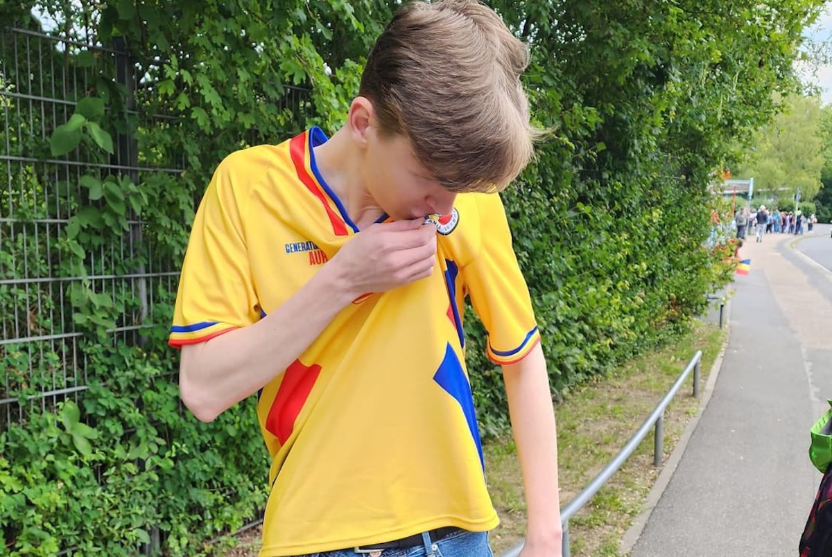 Nu l-a văzut pe Hagi jucând, dar îi poartă tricoul » A chiulit de la facultate pentru antrenamentul României: „Orice pentru națională!”