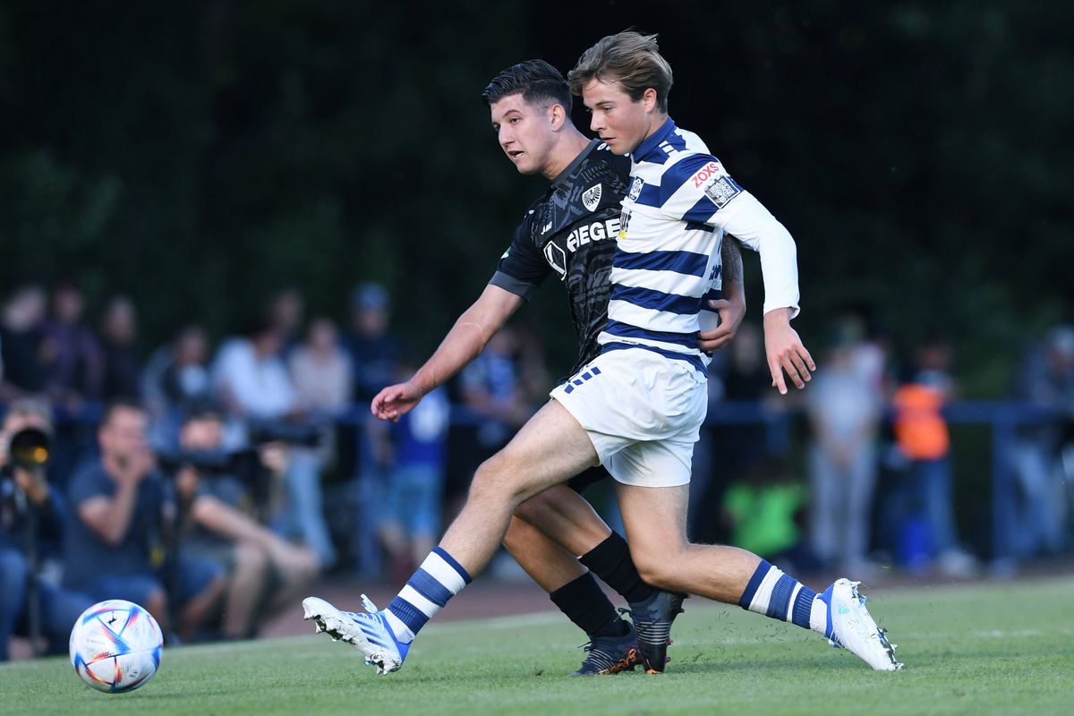 Dinamo testează mai multe piste » Un mijlocaș central austriac se află la Săftica sub comanda lui Zeljko Kopic