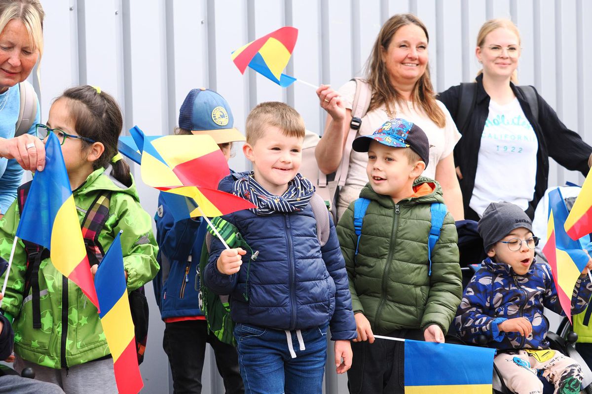 5.000 de oameni la primul antrenament al naționalei României în Germania! „Fussball. Fussball. Rumänien. Polizei" » Scene impresionante la Wurzburg