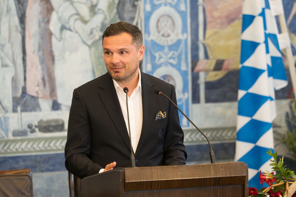 Recepție specială pentru delegația României în Wurzburg » Răzvan Burleanu: „Asta poate fi cea mai bună generație din ultimii 20 de ani” + A vorbit și despre politică și alegeri