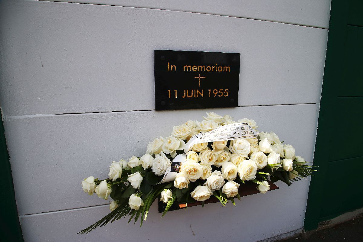 Carnagiul care a ucis 83 de oameni » 69 de ani de la cel mai mare dezastru din istoria automobilismului. Marele Fangio a scăpat în ultimul moment