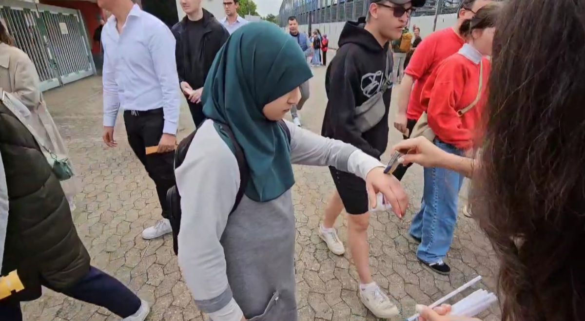 5.000 de oameni la primul antrenament al naționalei României în Germania! „Fussball. Fussball. Rumänien. Polizei" » Scene impresionante la Wurzburg