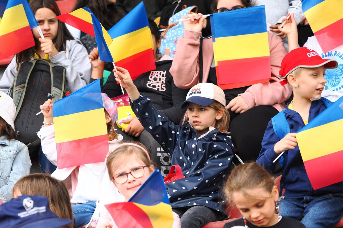 Nu l-a văzut pe Hagi jucând, dar îi poartă tricoul » A chiulit de la facultate pentru antrenamentul României: „Orice pentru națională!”