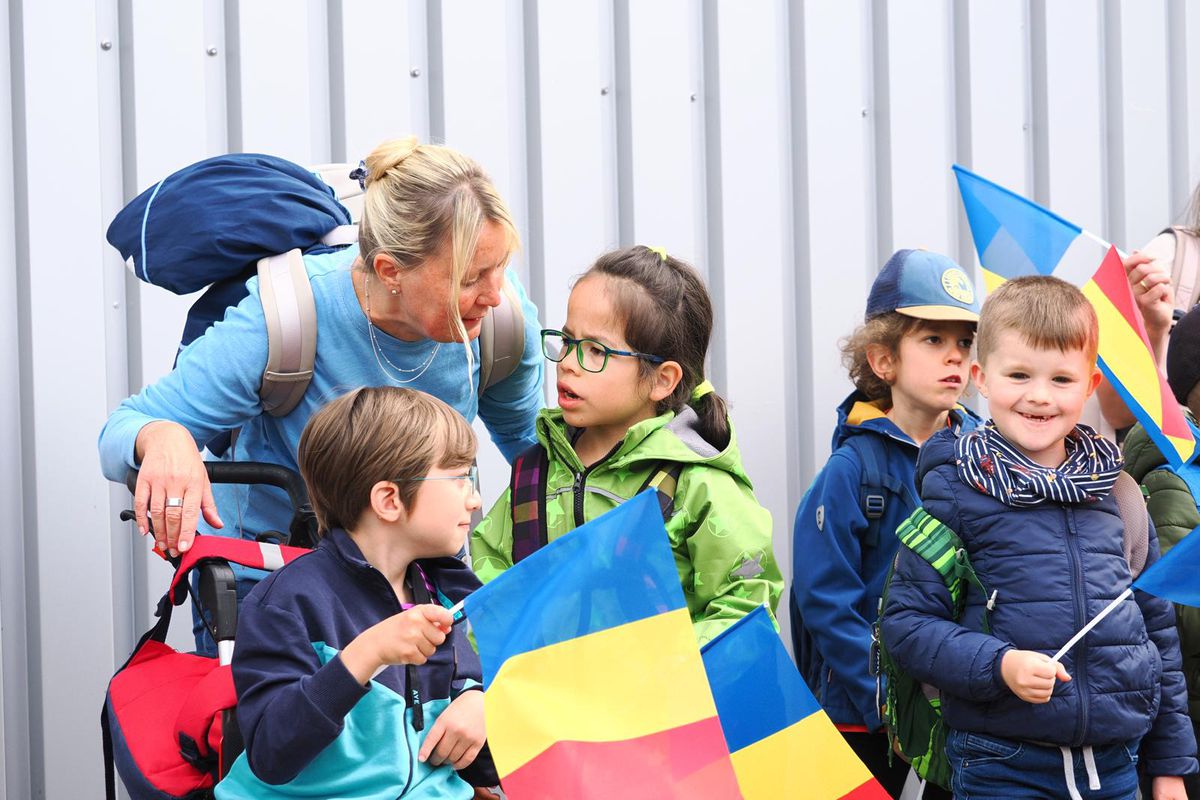 5.000 de oameni la primul antrenament al naționalei României în Germania! „Fussball. Fussball. Rumänien. Polizei" » Scene impresionante la Wurzburg