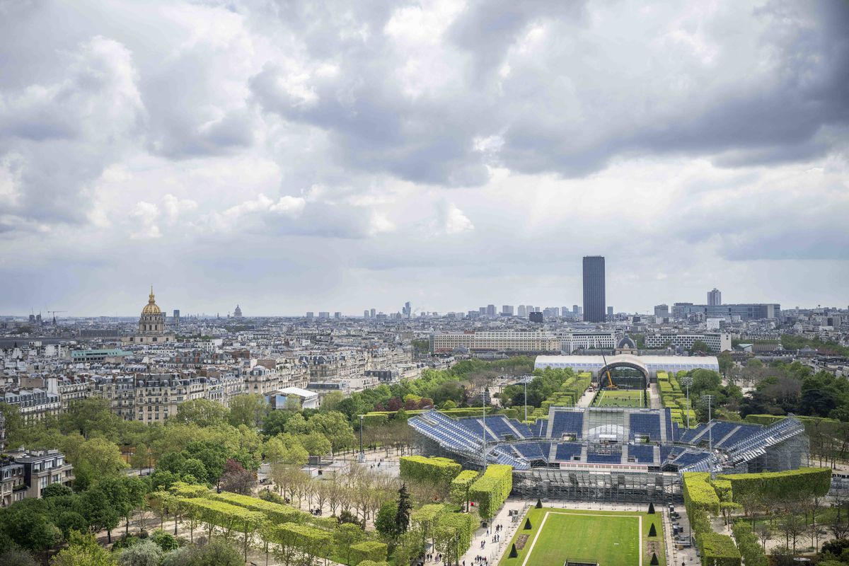 Spectaculos! Stadionul temporar de 13.000 de locuri apărut fix lângă Turnul Eiffel » Va găzdui o competiție în vogă la Jocurile Olimpice