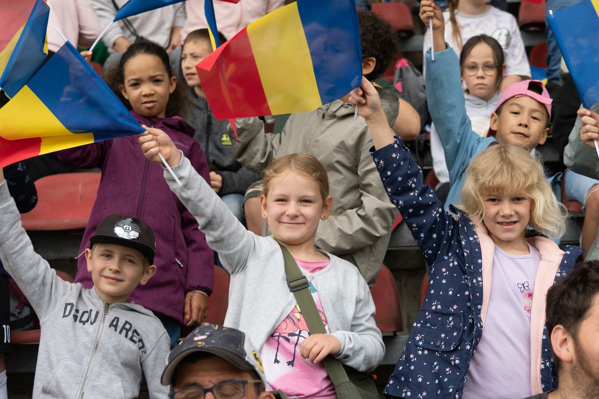 Copii la antrenamentul României