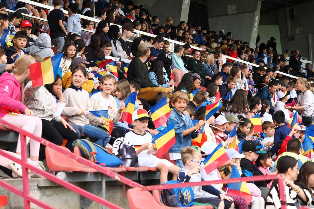 Nu l-a văzut pe Hagi jucând, dar îi poartă tricoul » A chiulit de la facultate pentru antrenamentul României: „Orice pentru națională!”