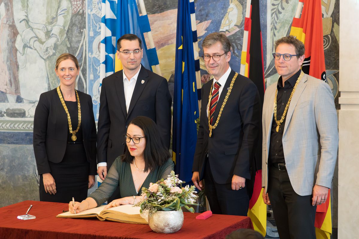 Recepție specială pentru delegația României în Wurzburg » Răzvan Burleanu: „Asta poate fi cea mai bună generație din ultimii 20 de ani” + A vorbit și despre politică și alegeri