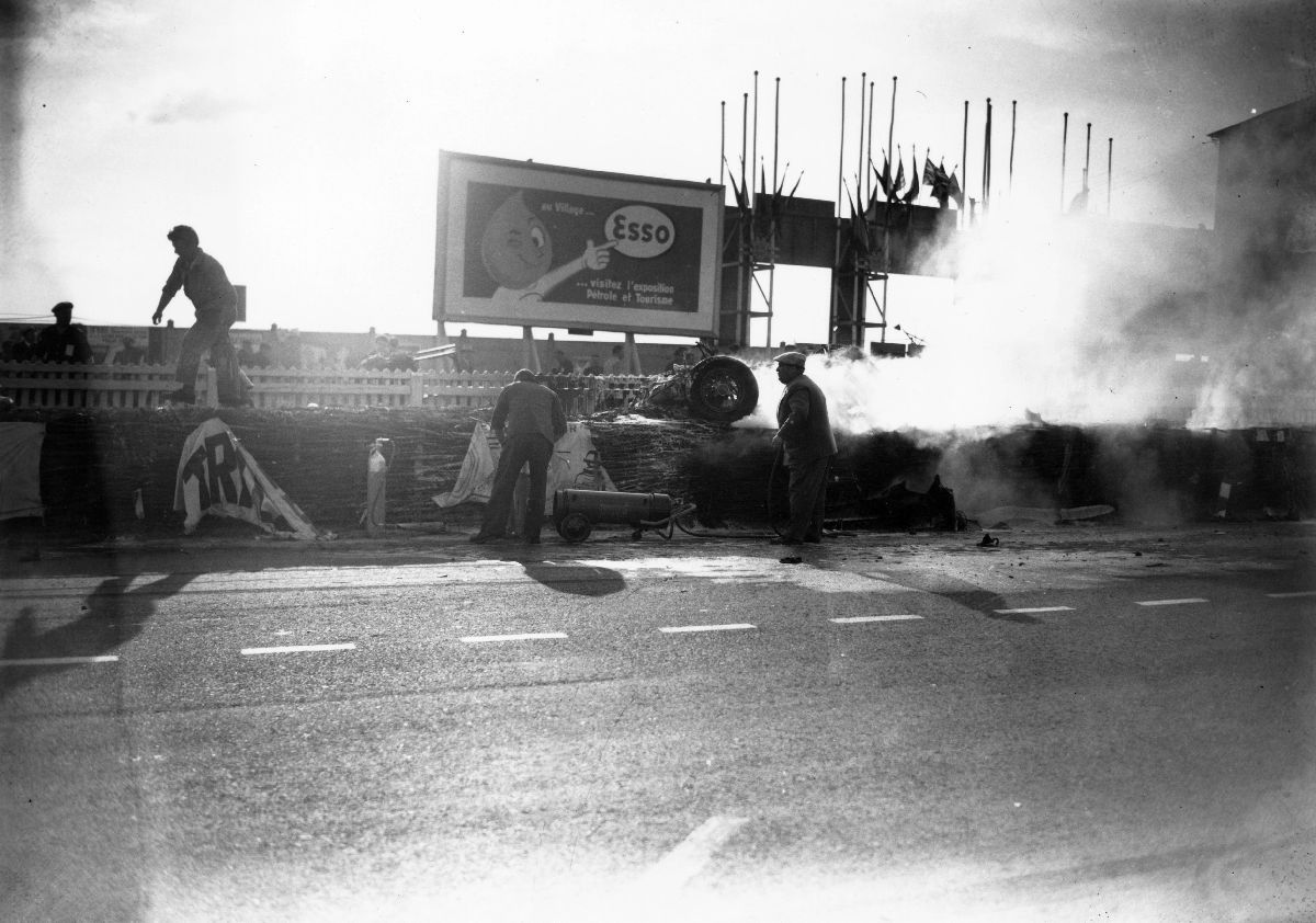 Carnagiul care a ucis 83 de oameni » 69 de ani de la cel mai mare dezastru din istoria automobilismului. Marele Fangio a scăpat în ultimul moment