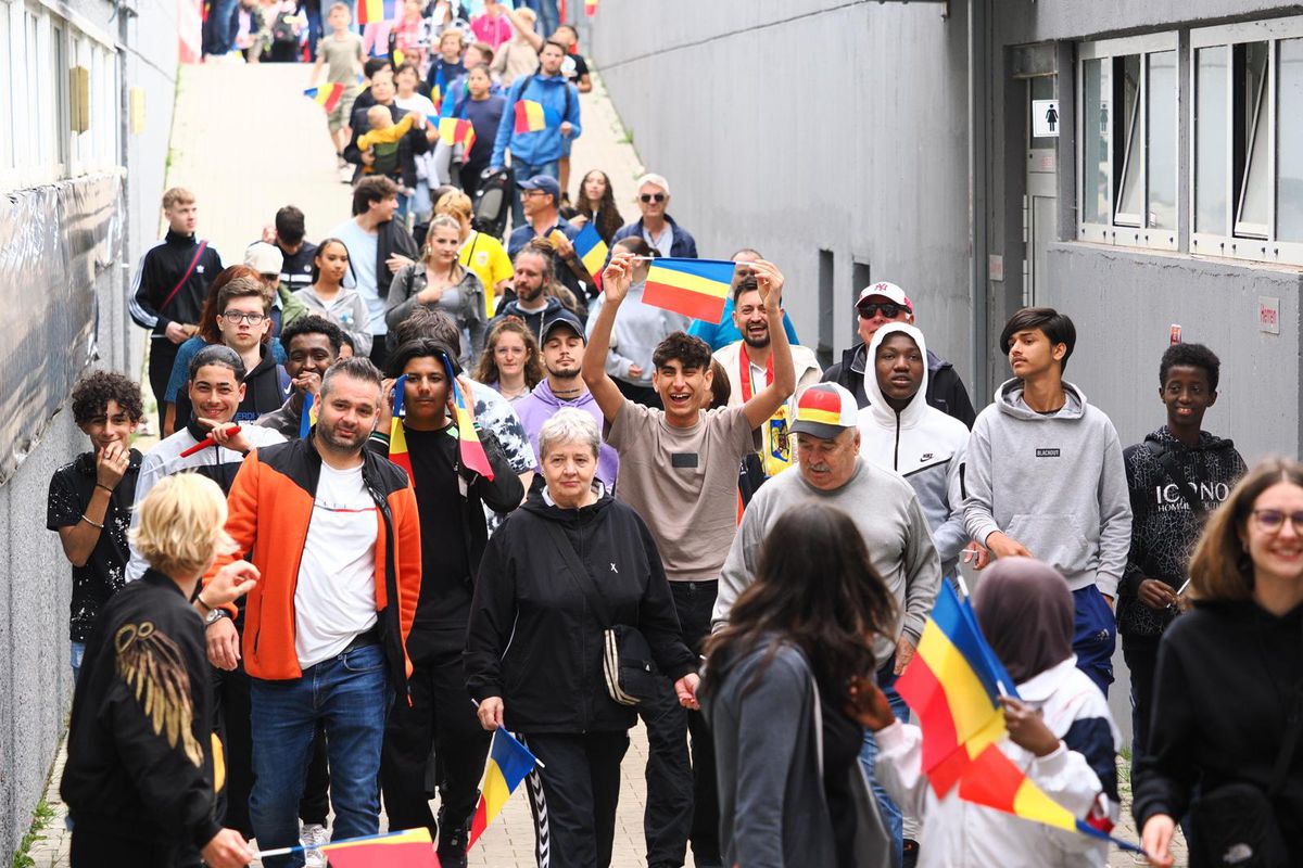 Nu l-a văzut pe Hagi jucând, dar îi poartă tricoul » A chiulit de la facultate pentru antrenamentul României: „Orice pentru națională!”