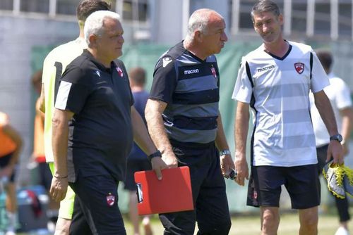 Iulian Mihăescu (stânga) a plecat de la Dinamo