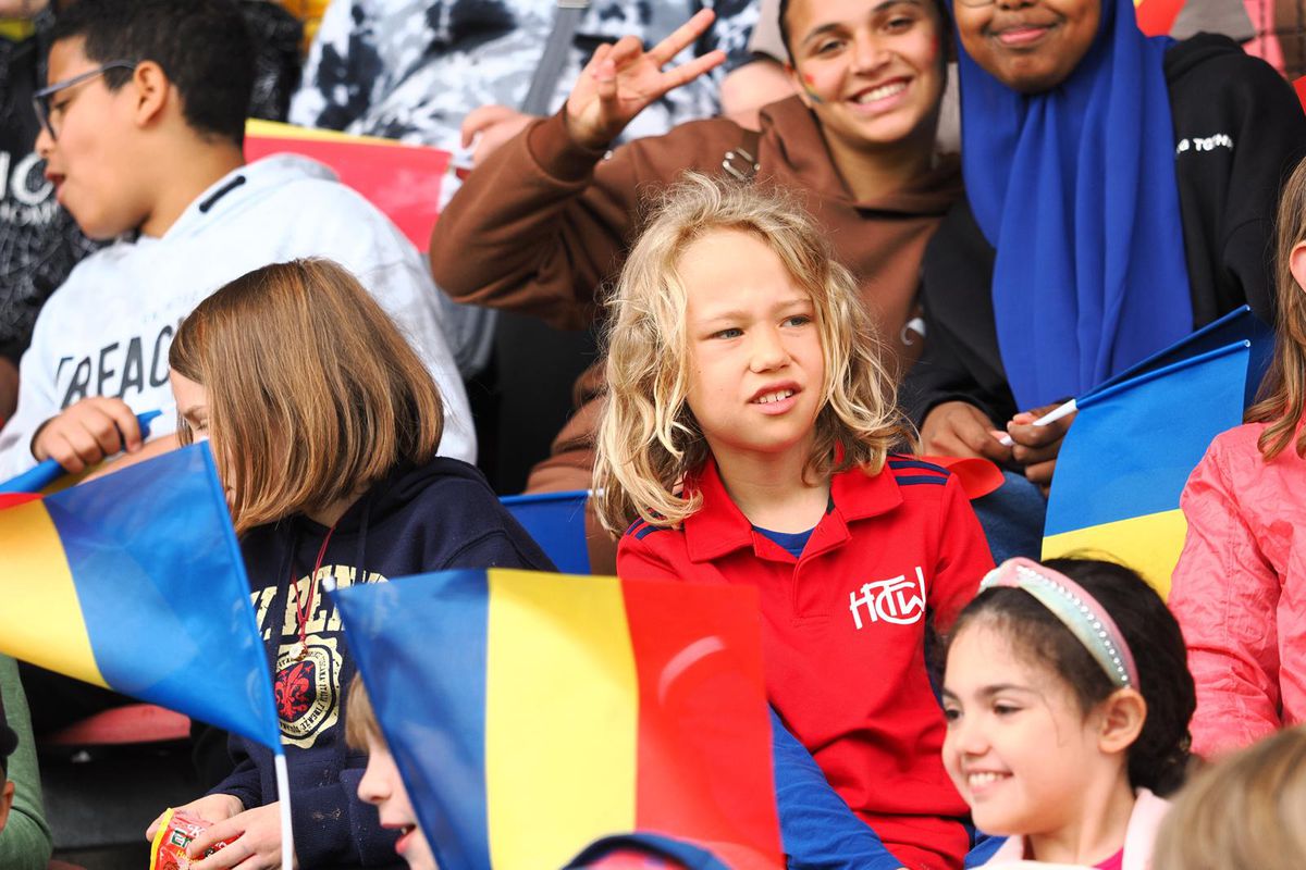 Nu l-a văzut pe Hagi jucând, dar îi poartă tricoul » A chiulit de la facultate pentru antrenamentul României: „Orice pentru națională!”