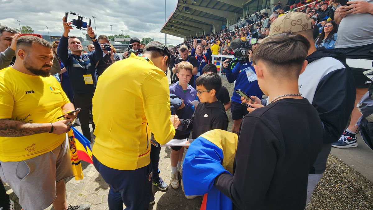5.000 de oameni la primul antrenament al naționalei României în Germania! „Fussball. Fussball. Rumänien. Polizei" » Scene impresionante la Wurzburg