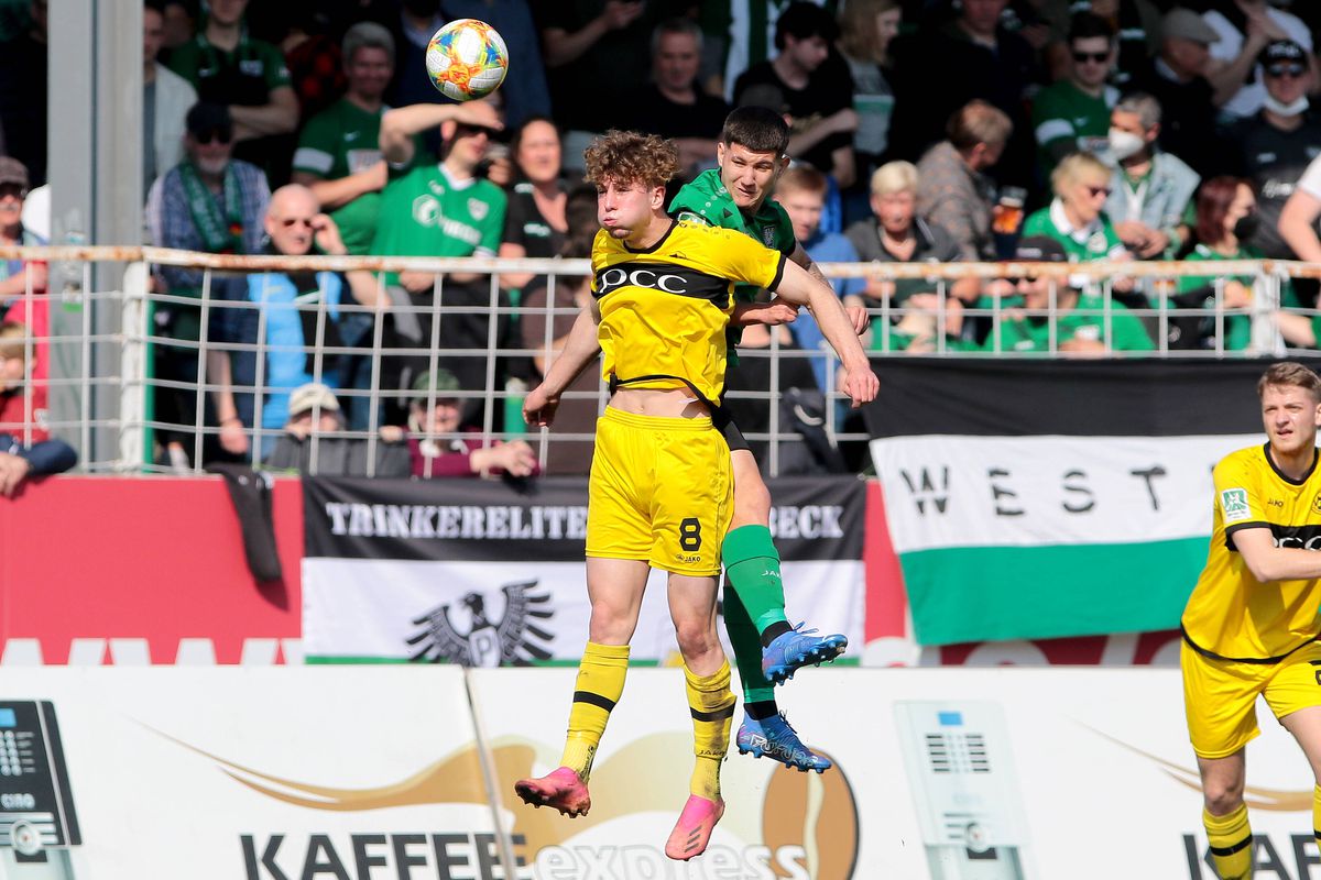 Dinamo testează mai multe piste » Un mijlocaș central austriac se află la Săftica sub comanda lui Zeljko Kopic