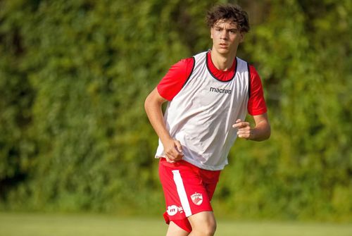 Darius Gavrilă (17 ani), mijlocaș ofensiv, a fost promovat din academia clubului la prima echipă