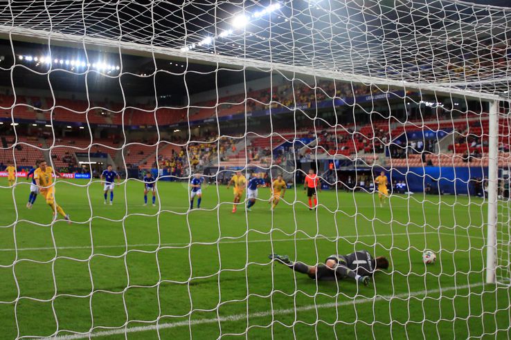 Louis Munteanu, penalty ratat în Italia U21 - România U21 // foto: Ionuț Iordache (GSP)