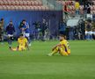 Jucătorii României U21, consolați de mame și iubite după înfrângerea cu Italia