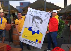 „Aleg să merg oriunde în lume cu tine!” » Atmosferă ca la Clinceni la Italia U21 - România U21 + banner cu „Eroul de la Bratislava”