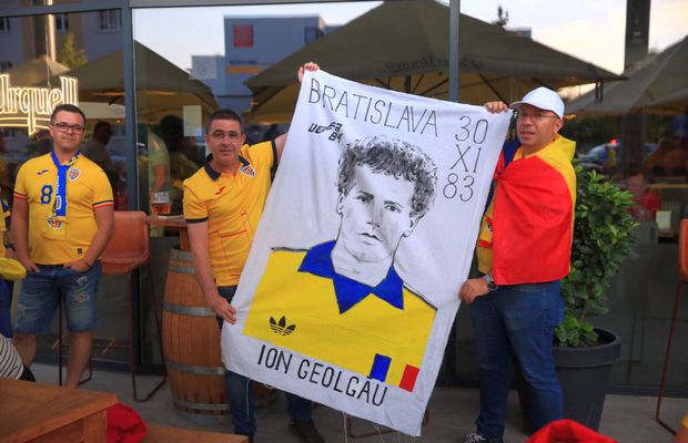 „Aleg să merg oriunde în lume cu tine!” » Atmosferă ca la Clinceni la Italia U21 - România U21 + banner cu „Eroul de la Bratislava”