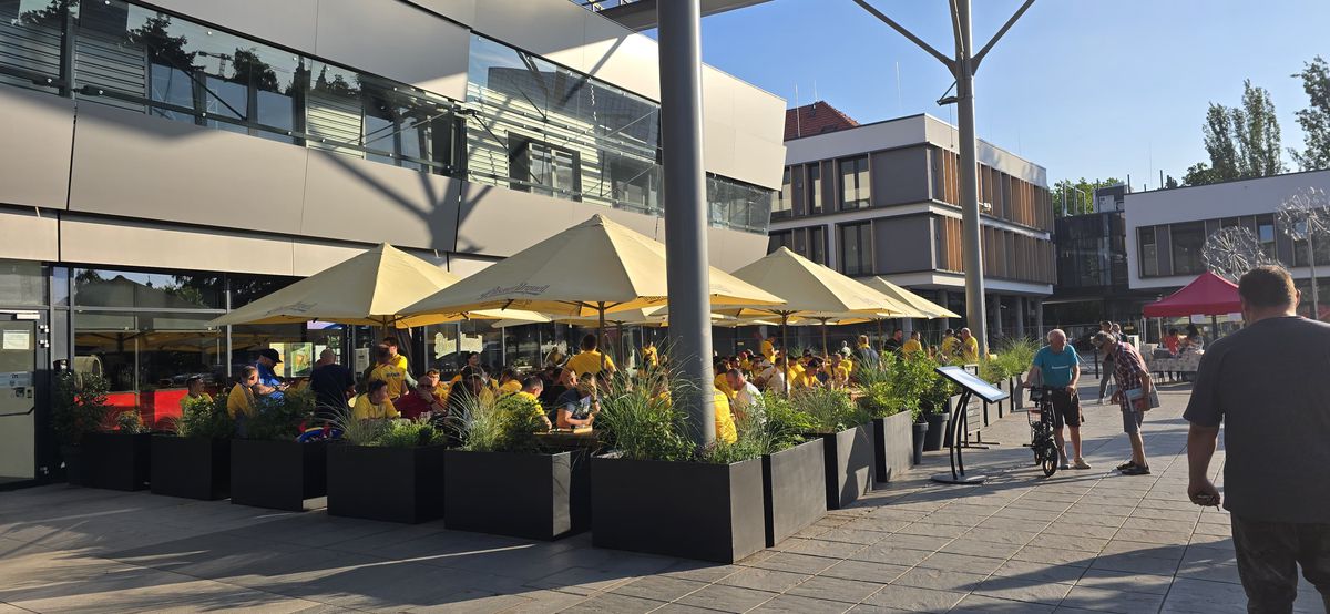 „Aleg să merg oriunde în lume cu tine!” » Atmosferă ca la Clinceni la Italia U21 - România U21 + banner cu „Eroul de la Bratislava”