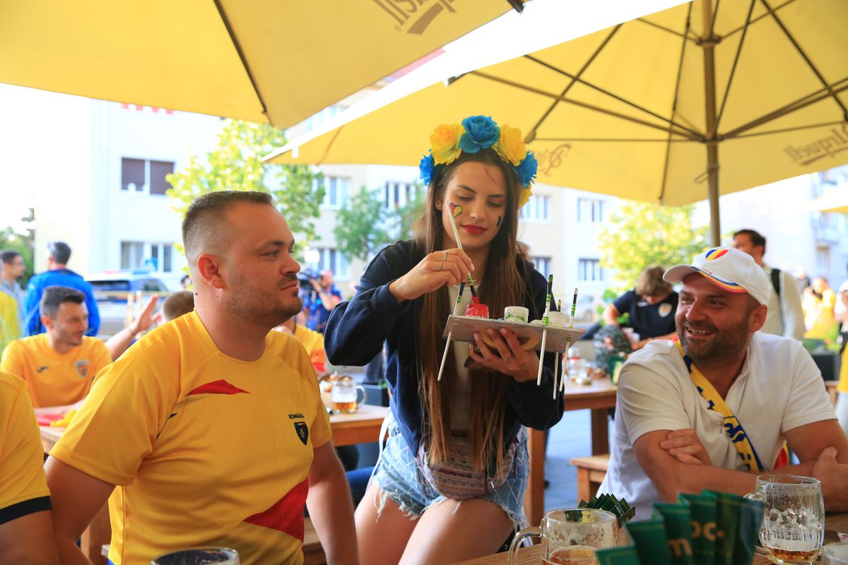 „Aleg să merg oriunde în lume cu tine!” » Atmosferă ca la Clinceni la Italia U21 - România U21 + banner cu „Eroul de la Bratislava”