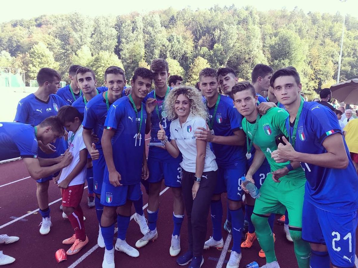 Italia a venit cu nutriționistul la meciul contra României Under 21 » Cine este Maria Luisa, apariția misterioasă din staff-ul Squadra Azzurra