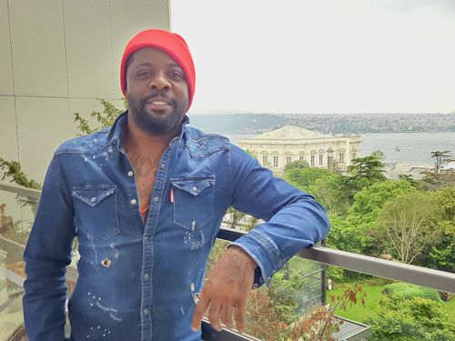Pascal Nouma la Istanbul, pe fundal este Dolmabahçe Palace
Foto Eduard Apostol