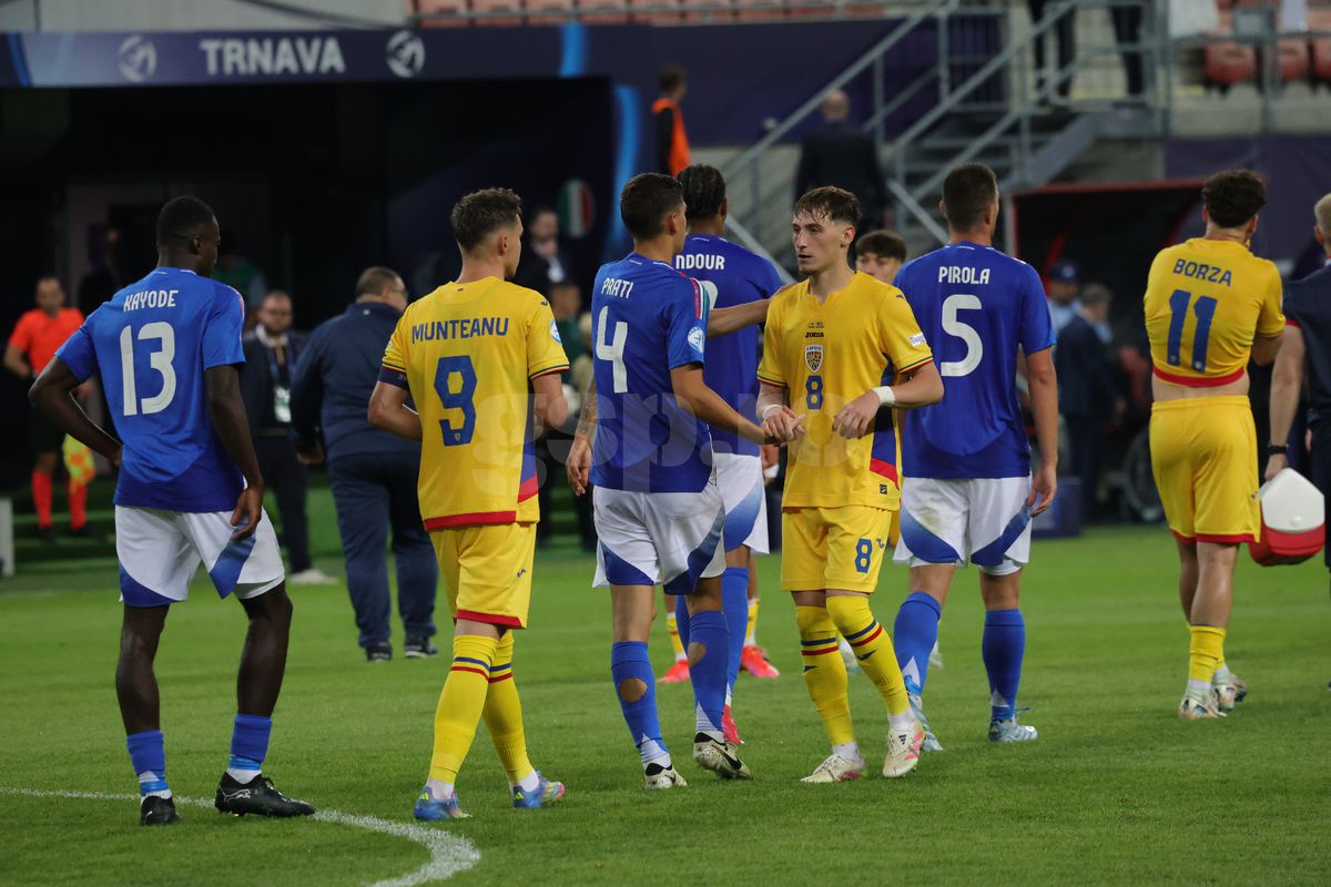 Jucătorii României U21, consolați de mame și iubite după înfrângerea cu Italia