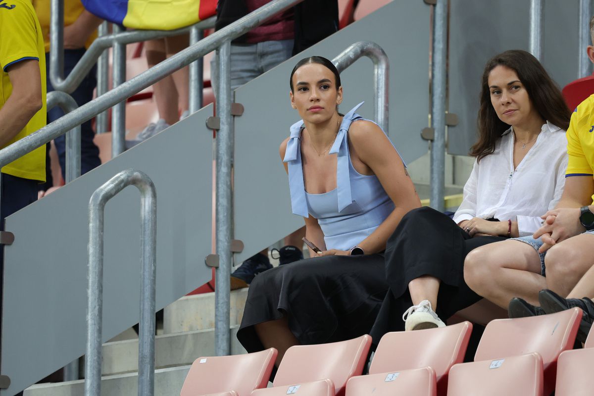 „Aleg să merg oriunde în lume cu tine!” » Atmosferă ca la Clinceni la Italia U21 - România U21 + banner cu „Eroul de la Bratislava”