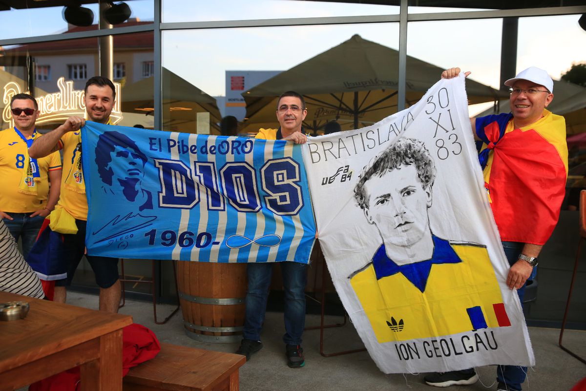 „Aleg să merg oriunde în lume cu tine!” » Atmosferă ca la Clinceni la Italia U21 - România U21 + banner cu „Eroul de la Bratislava”