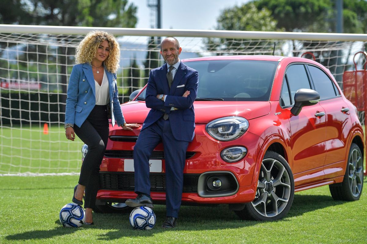 Italia a venit cu nutriționistul la meciul contra României Under 21 » Cine este Maria Luisa, apariția misterioasă din staff-ul Squadra Azzurra