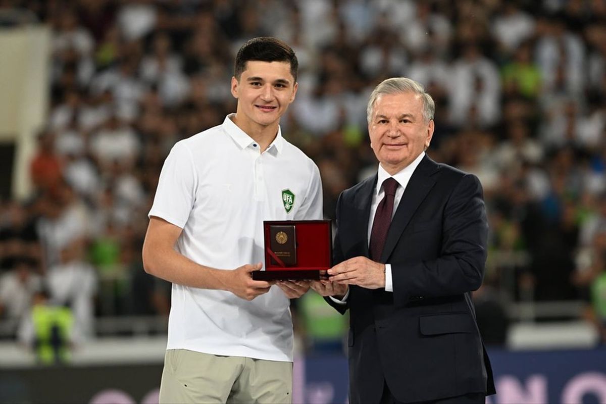 Jucătorii din Uzbekistan au primit primă câte o mașină surpriză pentru calificarea la Mondial! Ce model neașteptat a ales președintele țării