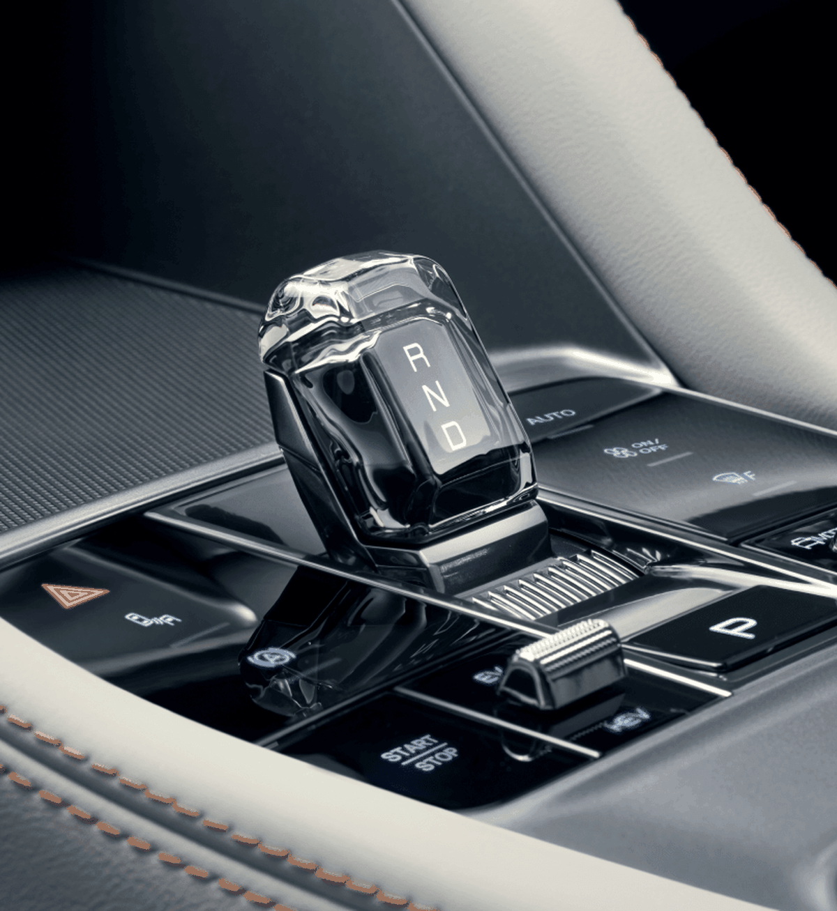 Jucătorii din Uzbekistan au primit primă câte o mașină surpriză pentru calificarea la Mondial! Ce model neașteptat a ales președintele țării