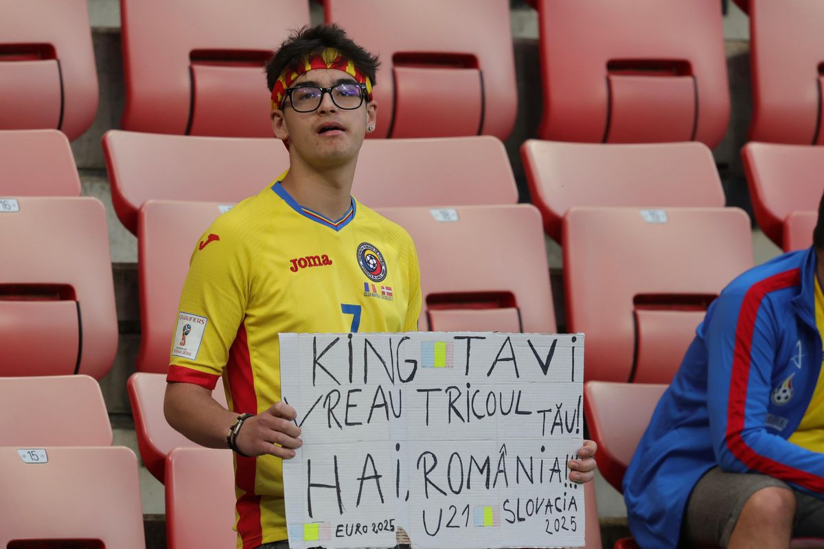 „Aleg să merg oriunde în lume cu tine!” » Atmosferă ca la Clinceni la Italia U21 - România U21 + banner cu „Eroul de la Bratislava”