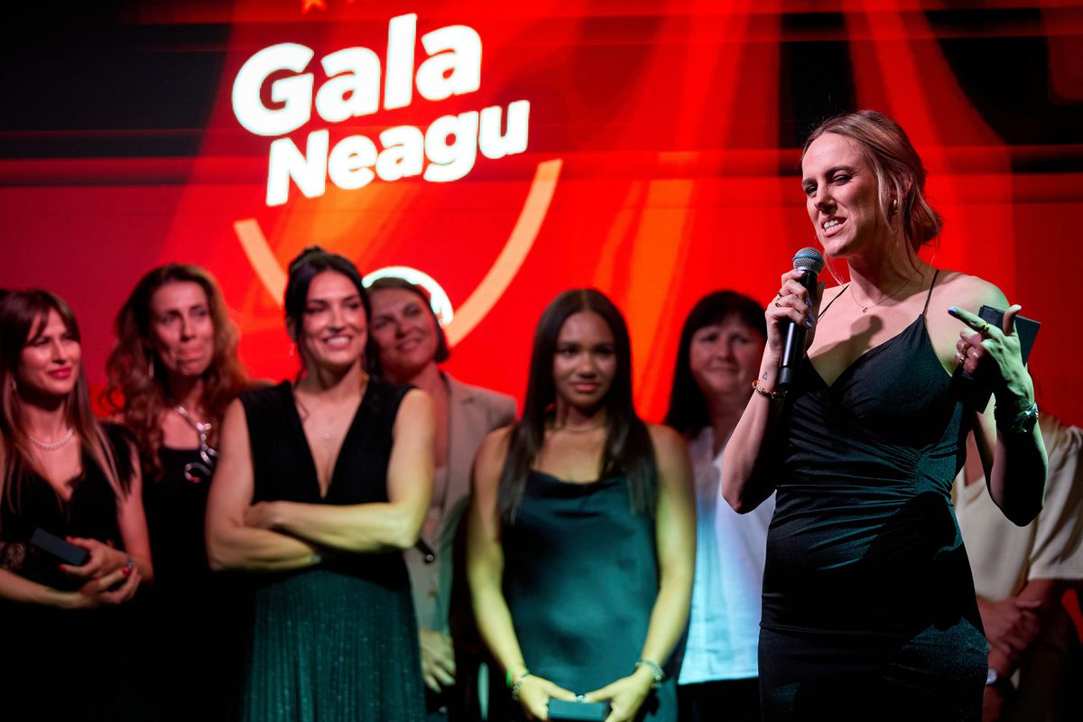 Cristina Neagu, așa cum n-ai mai văzut-o » Au apărut imaginile de la petrecere: vedetele din handbal s-au întrecut în ținute