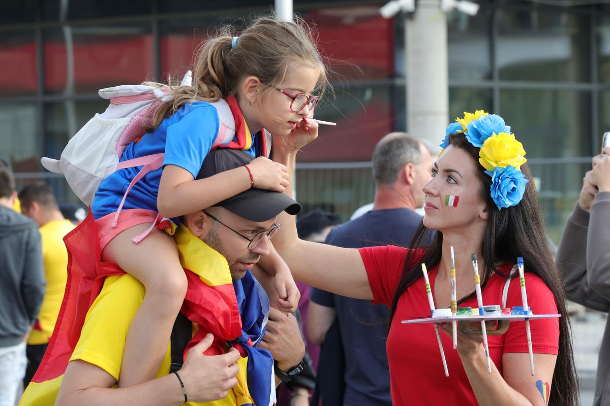 „Aleg să merg oriunde în lume cu tine!” » Atmosferă ca la Clinceni la Italia U21 - România U21 + banner cu „Eroul de la Bratislava”