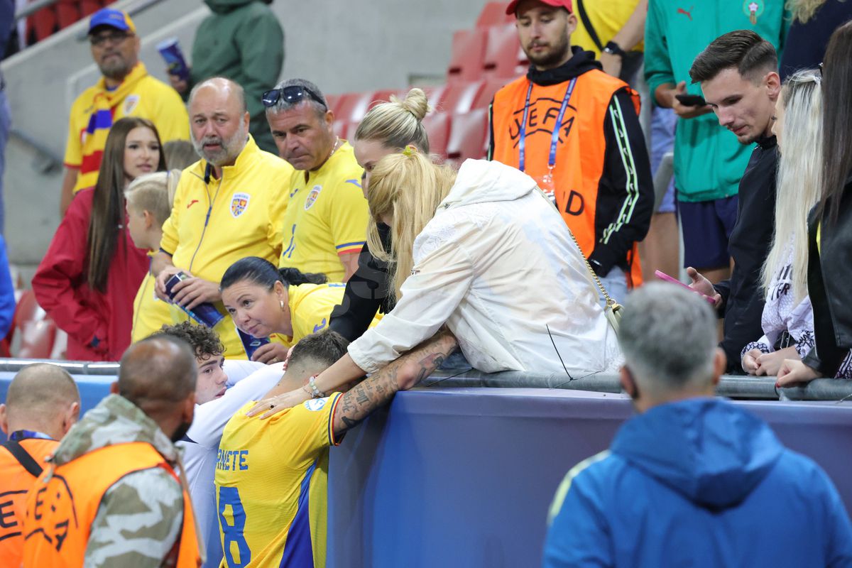 Jucătorii României U21, consolați de mame și iubite după înfrângerea cu Italia