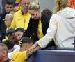 Jucătorii naționalei României U21 au fost consolați de mame și iubite după înfrângerea cu Italia / Foto: Ionuț Iordache GSP